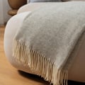 Wolldecke Tyrol mit Zickzackmuster und Fransen