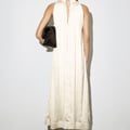 COS  Midikleid aus Satin in Knitteroptik - Ecru