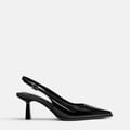 Pull&Bear – Vinyl-Slingback-Schuhe in Schwarz mit Kitten-Absatz