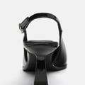 Pull&Bear – Vinyl-Slingback-Schuhe in Schwarz mit Kitten-Absatz