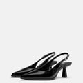 Pull&Bear – Vinyl-Slingback-Schuhe in Schwarz mit Kitten-Absatz