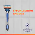 Gillette Fusion5 Rasierer für Männer, UEFA Champions League Special Edition — Inkl. 1 Gillette Nassrasierer, 4 Ersatzklingen mit Gleitstreifen und 5 Klingen, Langanhaltende Rasur, Rasiergel 200 ml
