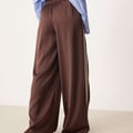 adidas Originals – Jogginghose aus Satin in Braun mit weitem Schnitt