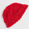 ASOS DESIGN gehäkelte Strickmütze in Rot