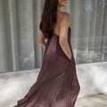 Trägerkleid mit gerafftem Volumen