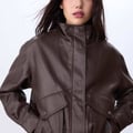 Stradivarius – Oversize-Jacke aus Kunstleder in Braun