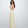 4th & Reckless – Maxikleid aus Satin in Zitronengelb mit Wasserfallausschnitt und Rückenschnürung