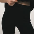 ASOS DESIGN – Caprihose aus Ponté-Stoff in Schwarz mit Fransensaum