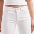Only – Blush – Jeans in Weiß mit mittelhohem Bund und geradem Schnitt