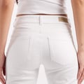 Only – Blush – Jeans in Weiß mit mittelhohem Bund und geradem Schnitt