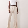 ASOS DESIGN – Snatch – Elegante Schlaghose in Creme