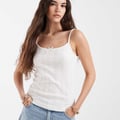 Pieces – Camisole-Oberteil aus Pointelle in Weiß mit Spitzenborte