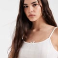 Pieces – Camisole-Oberteil aus Pointelle in Weiß mit Spitzenborte