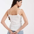 Pieces – Camisole-Oberteil aus Pointelle in Weiß mit Spitzenborte