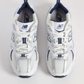 New Balance – 530 – Sneaker in Weiß und Grau