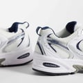 New Balance – 530 – Sneaker in Weiß und Grau