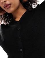 ASOS DESIGN – Strukturierte Strickjacke in Schwarz mit hoch angesetztem V-Ausschnitt