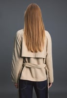 Kurzer fließender Trenchcoat mit Gürtel
