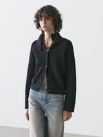 Rollkragen-Cardigan aus 100 % Baumwolle · Marineblau · Tops Und Andere Kleidungsstücke | Massimo Dutti