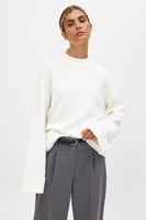 Strickpullover mit gefalteten Ärmeln