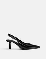 Pull&Bear – Vinyl-Slingback-Schuhe in Schwarz mit Kitten-Absatz