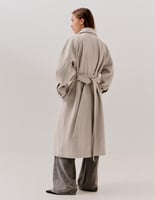 Bershka Langer Soft-Mantel mit Gürtel