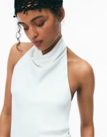 Stradivarius – Neckholder-Oberteil in weißer Satinoptik
