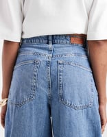 ONLY Tall – Paulina – Weite Jeans aus hellblauem Denim mit hohem Bund