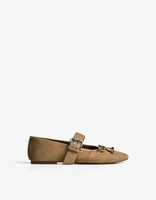 Bershka – Ballerinas in Hellbraun mit Schnalle
