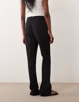 ASOS DESIGN Tall – Elegante, schmal geschnittene Hose in Schwarz mit geradem Schnitt