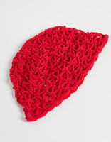 ASOS DESIGN gehäkelte Strickmütze in Rot