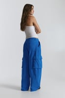 Pull&Bear Cargo-Hose im Balloon-Fit in Ink Blue