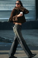 ZARA STRICKJACKE MIT FELLOPTIK-DETAILS