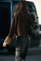 ZARA STRICKJACKE MIT FELLOPTIK-DETAILS