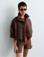 OYSHO Fellex® kurze gepolsterte Jacke in Kakaobraun