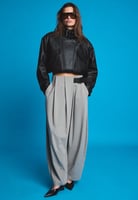 Stradivarius Stoffhose mit Bundfalten und Gürtel, image 2 of 4