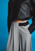 Stradivarius Stoffhose mit Bundfalten und Gürtel, image 4 of 4