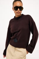 Strickpullover mit gefalteten Ärmeln