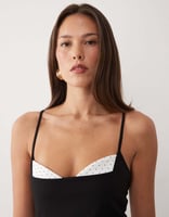 ASOS DESIGN – Maxikleid in Schwarz mit schmalen Trägern und Brustpartie mit Polka Dots
