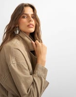 Topshop X Cara verkürzte Trenchjacke aus Denim in gewaschenem Beige, image 4 of 4