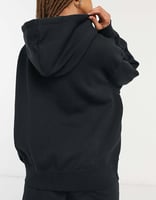 Nike – Oversize-Kapuzenpullover in Schwarz mit kleinem Swoosh-Logo im linken Brustbereich