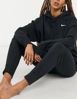 Nike – Oversize-Kapuzenpullover in Schwarz mit kleinem Swoosh-Logo im linken Brustbereich