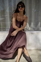 Trägerkleid mit gerafftem Volumen