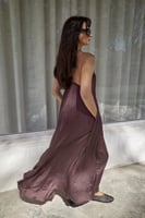 Trägerkleid mit gerafftem Volumen