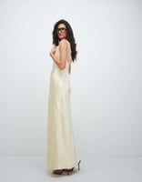 4th & Reckless – Maxikleid aus Satin in Zitronengelb mit Wasserfallausschnitt und Rückenschnürung
