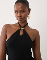 ASOS DESIGN kompaktes Baumwoll-Top mit Neckholder und Schlüssellochausschnitt mit Goldbesatz in Schwarz