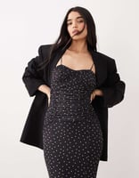 ASOS DESIGN – Kleid aus Netzstoff mit Schwalbenschwanz