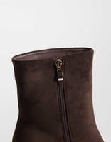 Simmi Wide Fit Simmi London Wide Fit Ember spitze Ankle-Boots in braunem Velourslederimitat, image 4 of 4