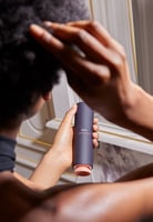 DYSON CHITOSAN™ PRE-STYLING CREAM CAPELLI RICCI O CRESPI, TRATTAMENTO LEGGERO - Styling cream - violet, image 3 of 4