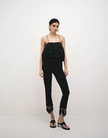 ASOS DESIGN – Caprihose aus Ponté-Stoff in Schwarz mit Fransensaum